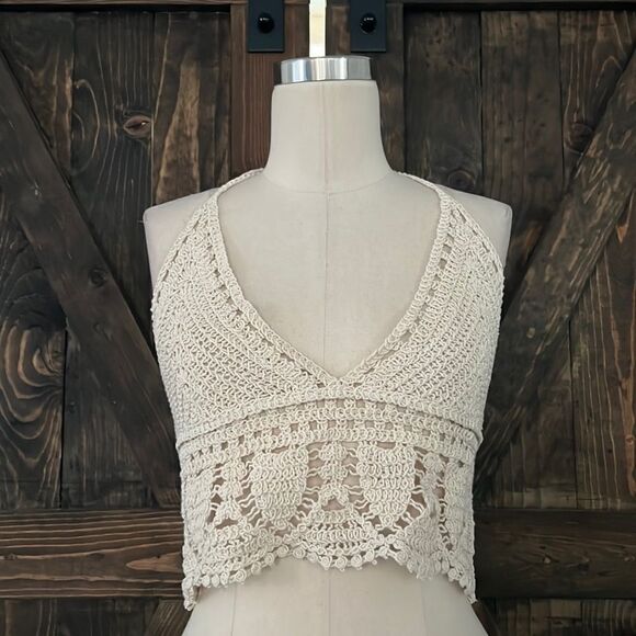 La Vie 89 Tops - La Vie 89  Crochet knit v neck crop top ivory white back tieSz- Small